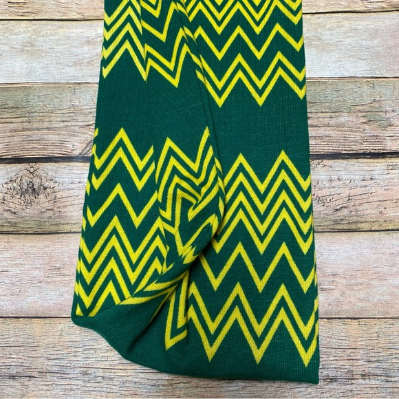 Green Bay Packer Infinity Scarf & Mittens - Picture 4 of 4